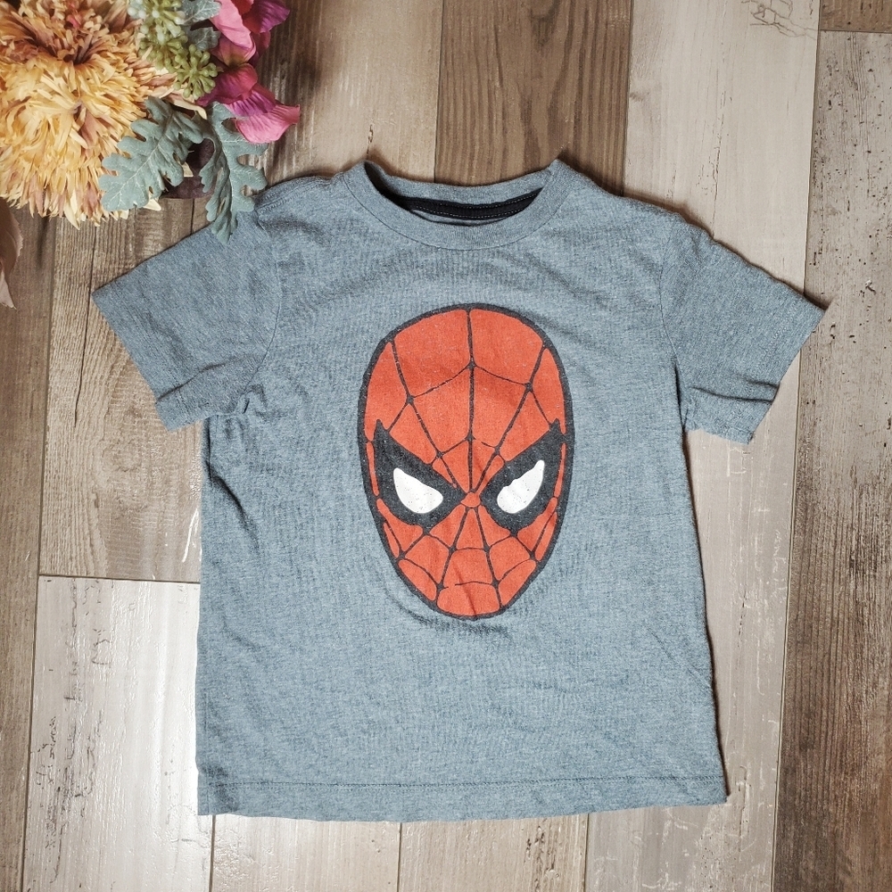 Old Navy Gray and Red Spiderman Graphic Crewneck T-Shirt Boys Size XS (5) EUC
